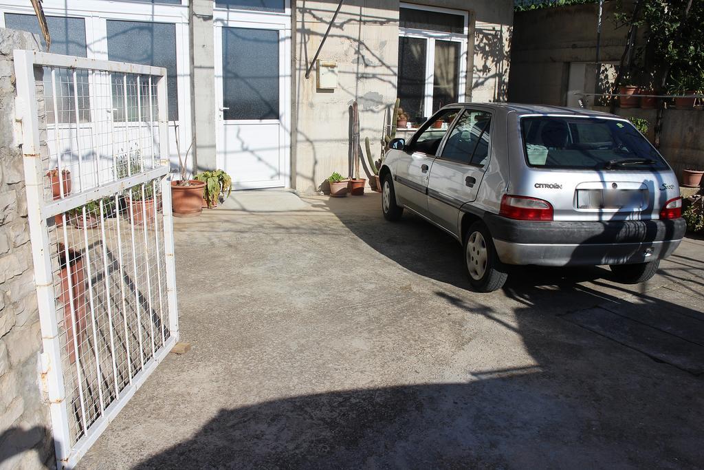 Apartment Teraferma Komiza Exterior photo